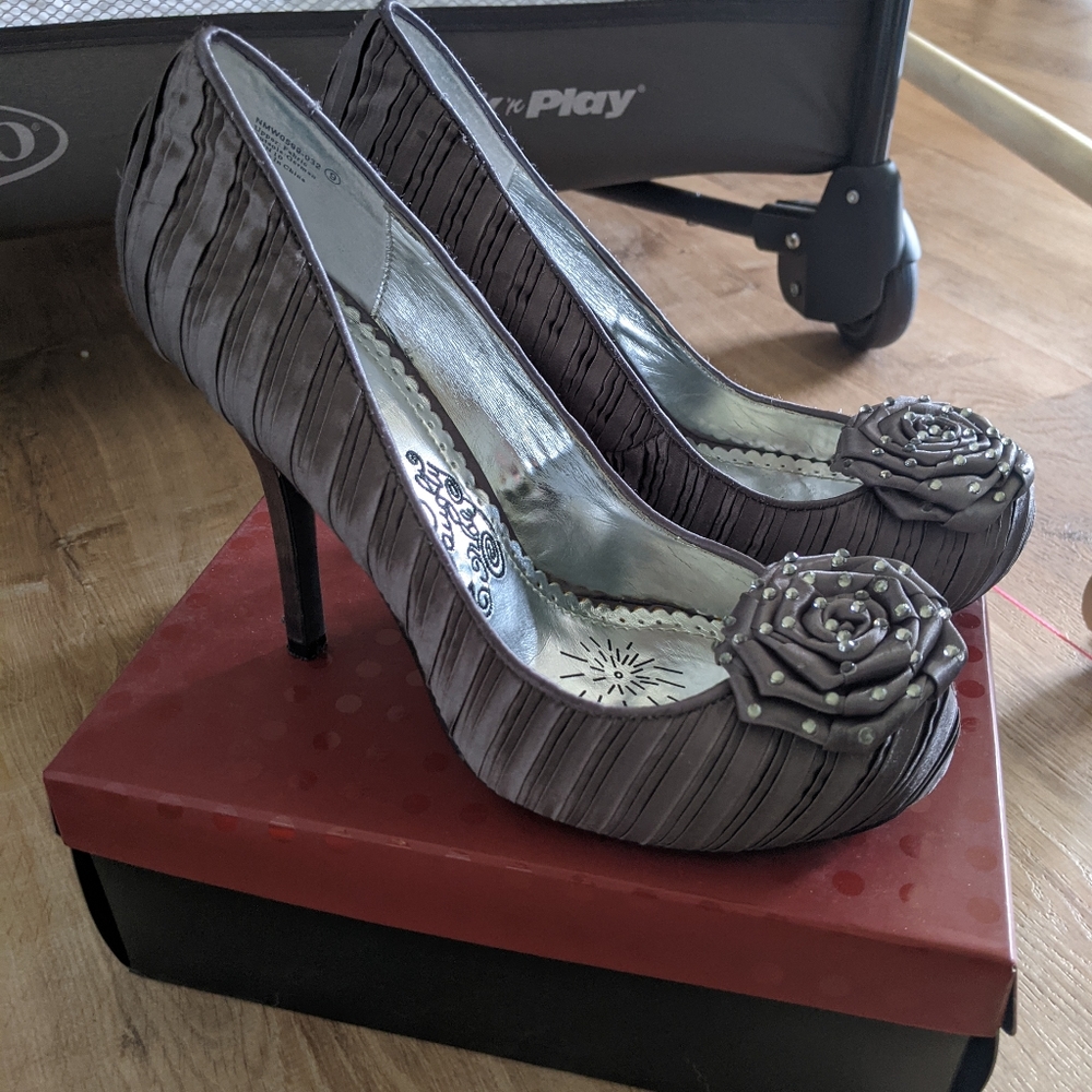 Naughty Monkey silver/gray sateen heels/stilettos